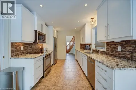 9 Scarfe Gardens Brantford ON N3T 6B2