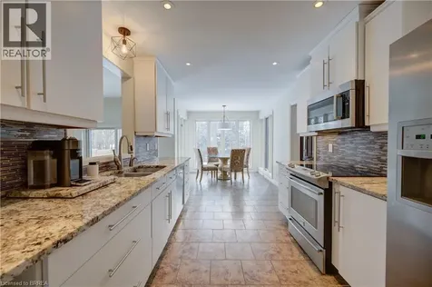 9 Scarfe Gardens Brantford ON N3T 6B2