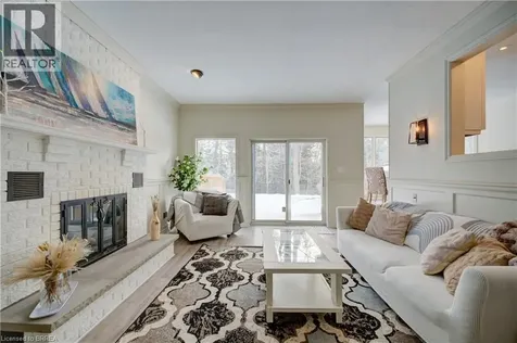 9 Scarfe Gardens Brantford ON N3T 6B2