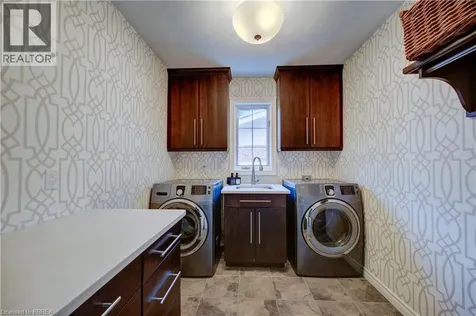 9 Scarfe Gardens Brantford ON N3T 6B2