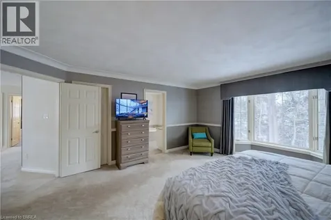 9 Scarfe Gardens Brantford ON N3T 6B2