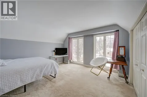 9 Scarfe Gardens Brantford ON N3T 6B2