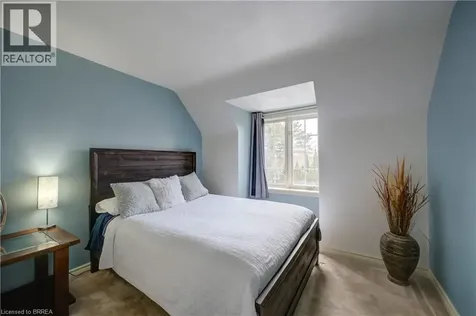 9 Scarfe Gardens Brantford ON N3T 6B2