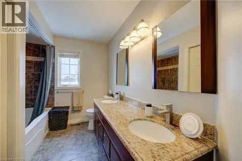9 Scarfe Gardens Brantford ON N3T 6B2