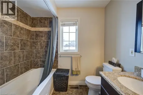 9 Scarfe Gardens Brantford ON N3T 6B2