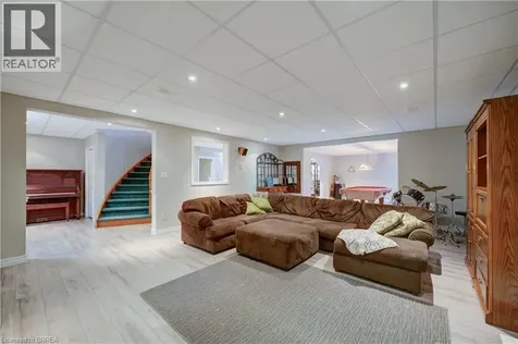 9 Scarfe Gardens Brantford ON N3T 6B2