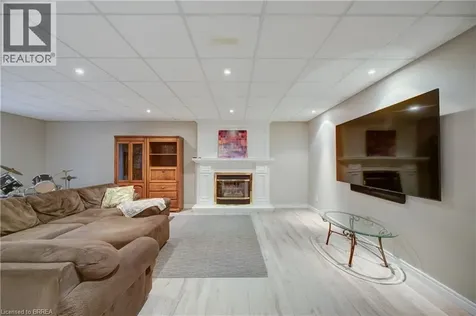 9 Scarfe Gardens Brantford ON N3T 6B2