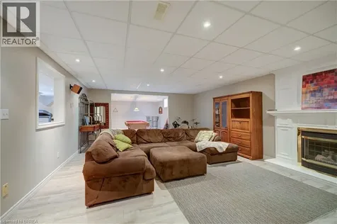 9 Scarfe Gardens Brantford ON N3T 6B2