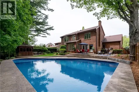 9 Scarfe Gardens Brantford ON N3T 6B2