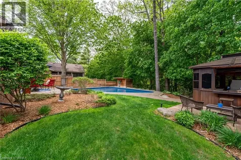 9 Scarfe Gardens Brantford ON N3T 6B2