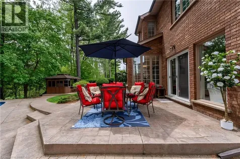 9 Scarfe Gardens Brantford ON N3T 6B2