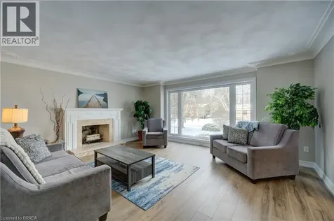 9 Scarfe Gardens Brantford ON N3T 6B2