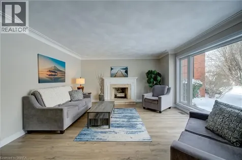 9 Scarfe Gardens Brantford ON N3T 6B2