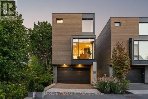 127 Peridot Private Ottawa ON K2C 3M3