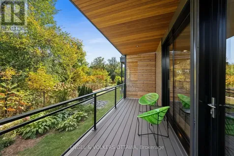 127 Peridot Private Ottawa ON K2C 3M3