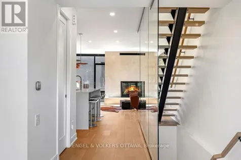 127 Peridot Private Ottawa ON K2C 3M3