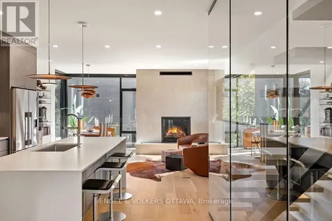 127 Peridot Private Ottawa ON K2C 3M3