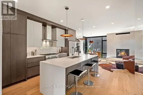127 Peridot Private Ottawa ON K2C 3M3