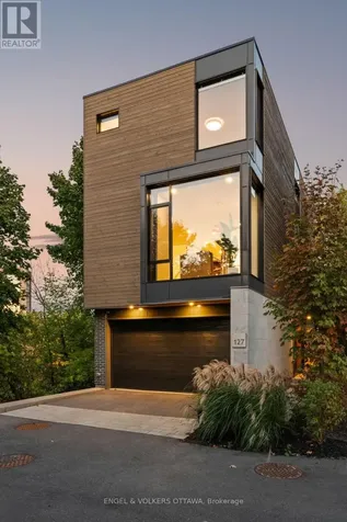 127 Peridot Private Ottawa ON K2C 3M3