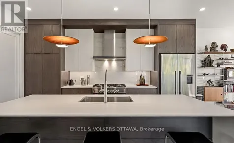 127 Peridot Private Ottawa ON K2C 3M3