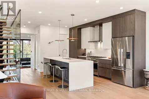 127 Peridot Private Ottawa ON K2C 3M3