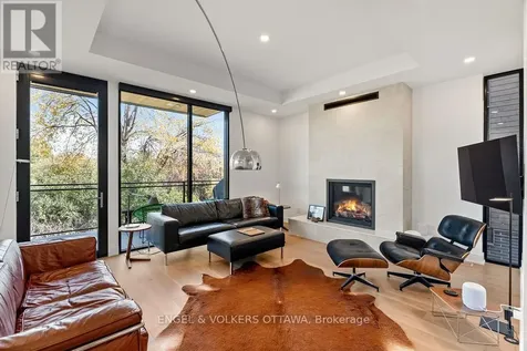 127 Peridot Private Ottawa ON K2C 3M3