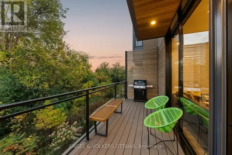 127 Peridot Private Ottawa ON K2C 3M3