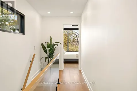 127 Peridot Private Ottawa ON K2C 3M3