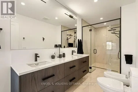 127 Peridot Private Ottawa ON K2C 3M3