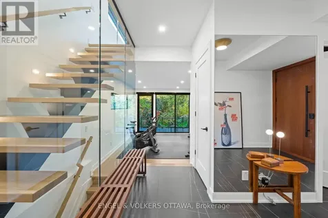 127 Peridot Private Ottawa ON K2C 3M3