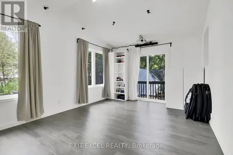 25 Uxbridge Crescent Ottawa ON K2L 1P6
