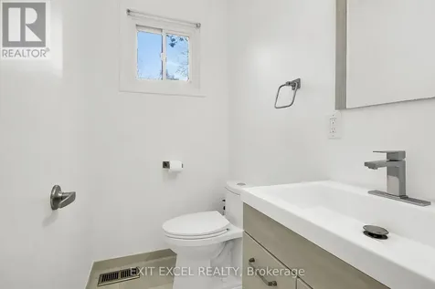 25 Uxbridge Crescent Ottawa ON K2L 1P6