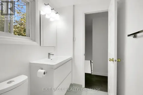 25 Uxbridge Crescent Ottawa ON K2L 1P6