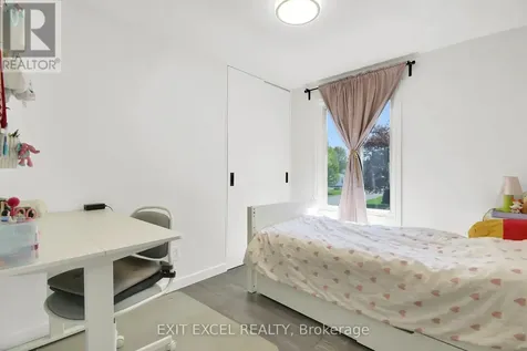 25 Uxbridge Crescent Ottawa ON K2L 1P6