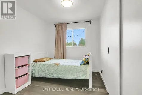 25 Uxbridge Crescent Ottawa ON K2L 1P6