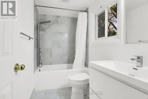 25 Uxbridge Crescent Ottawa ON K2L 1P6