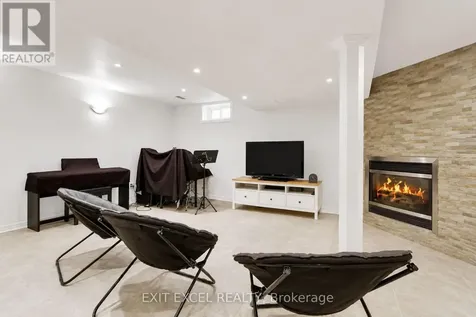 25 Uxbridge Crescent Ottawa ON K2L 1P6