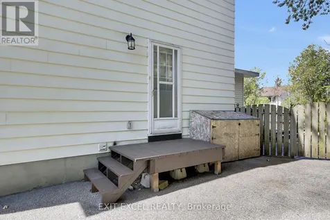 25 Uxbridge Crescent Ottawa ON K2L 1P6