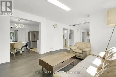 25 Uxbridge Crescent Ottawa ON K2L 1P6