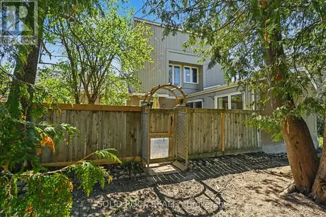 29 Jackson Court Ottawa ON K2K 1B6
