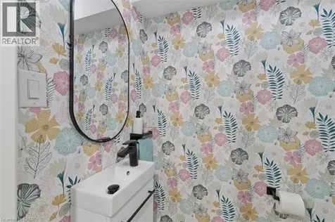 180 Highland Crescent Kitchener ON N2M 5K5