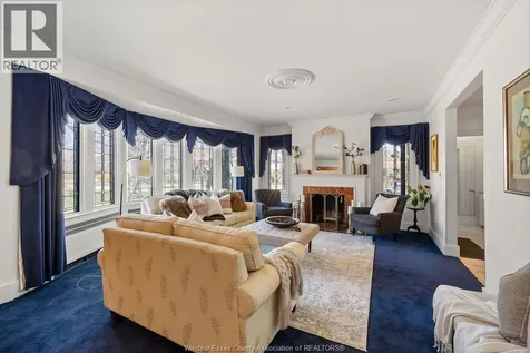 2203 Victoria Windsor ON N8X 1R2