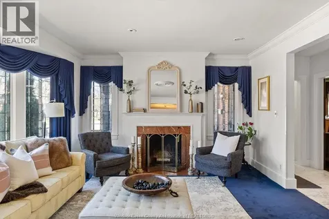2203 Victoria Windsor ON N8X 1R2