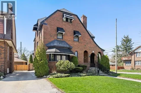 2203 Victoria Windsor ON N8X 1R2