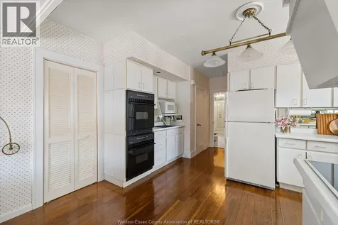 2203 Victoria Windsor ON N8X 1R2