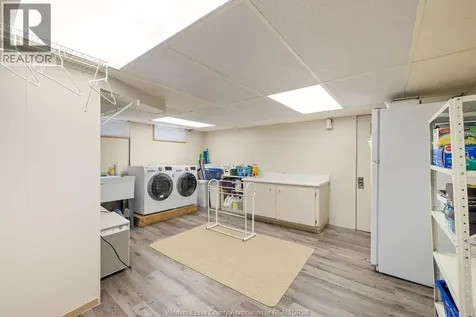 2203 Victoria Windsor ON N8X 1R2