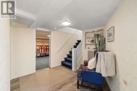 2203 Victoria Windsor ON N8X 1R2