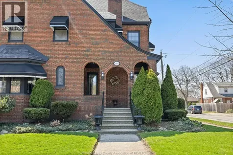 2203 Victoria Windsor ON N8X 1R2