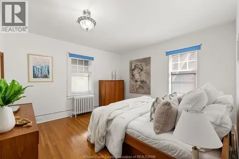 2203 Victoria Windsor ON N8X 1R2