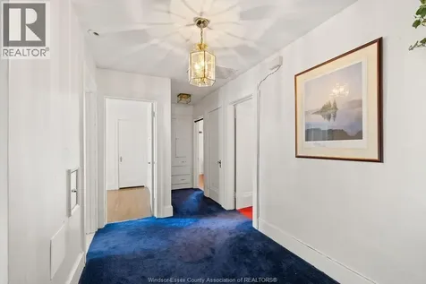 2203 Victoria Windsor ON N8X 1R2